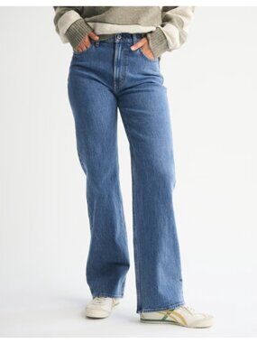 NWT Abercrombie & Fitch High Rise 90s Relaxed Jean Size 32